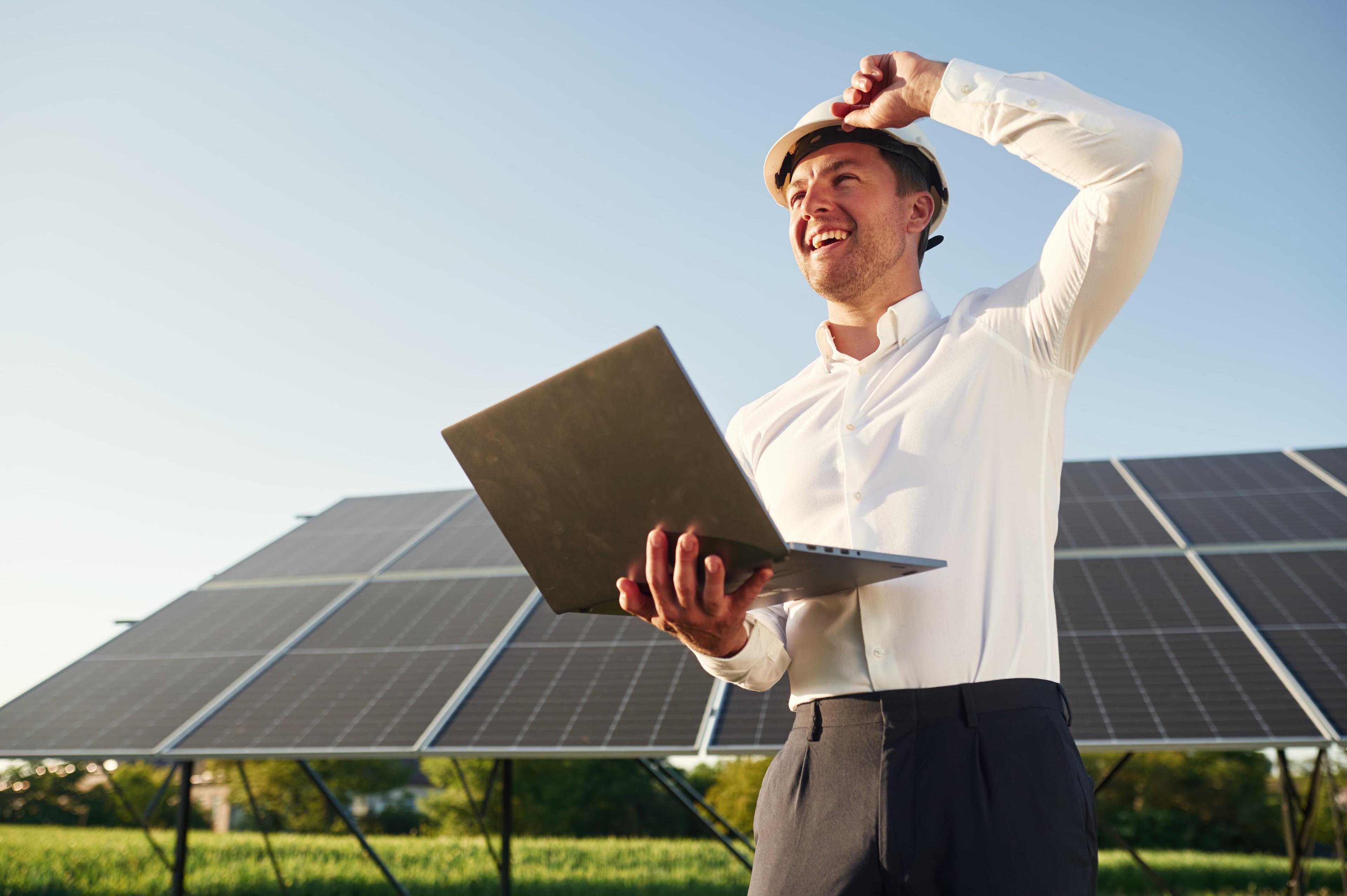 Installer using Solarise on a sunny day